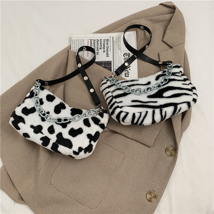 Bolso Animal Print de Peluche con Cadena – Estilo Salvaje y Único ✨