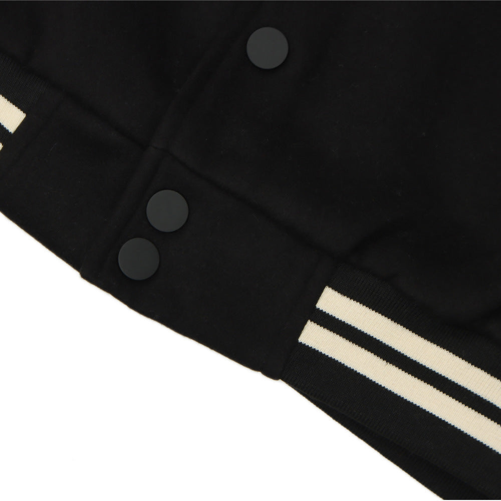 Chaqueta “Dark Script” – Letras Bordadas y Estilo Oscuro ✨