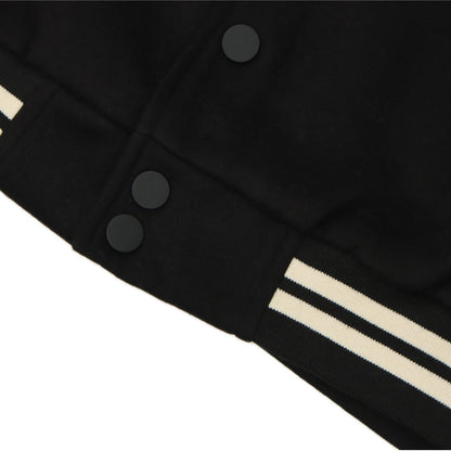 Chaqueta “Dark Script” – Letras Bordadas y Estilo Oscuro ✨