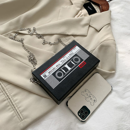 Cartera Box Tape Chain - Estilo Cassette Retro con Flow Urbano